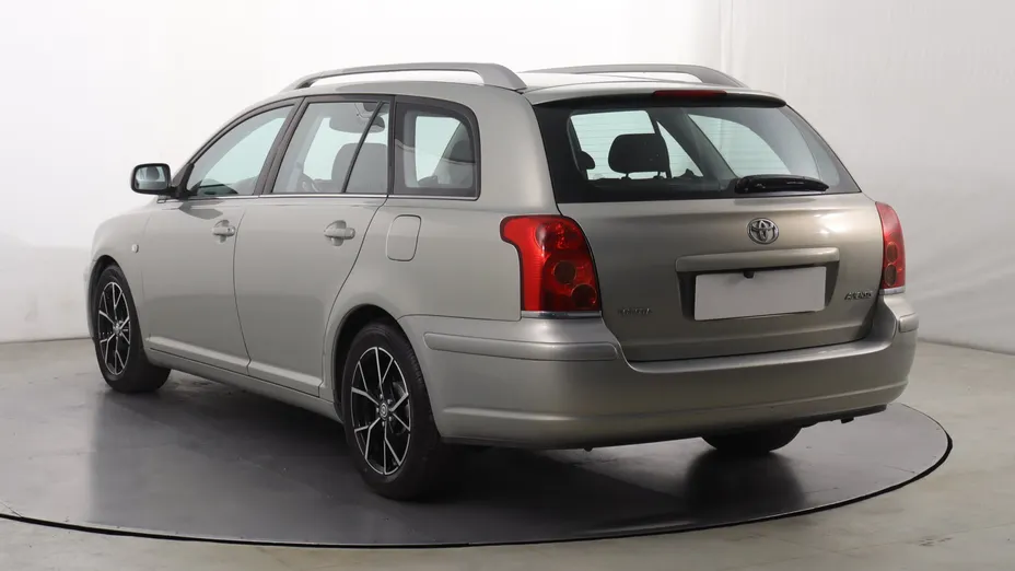 Toyota Avensis -