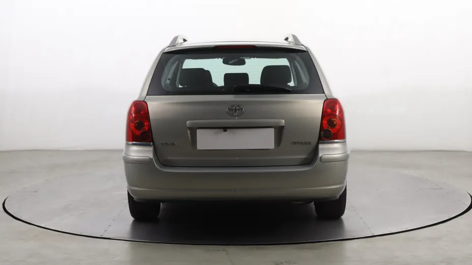 Toyota Avensis -
