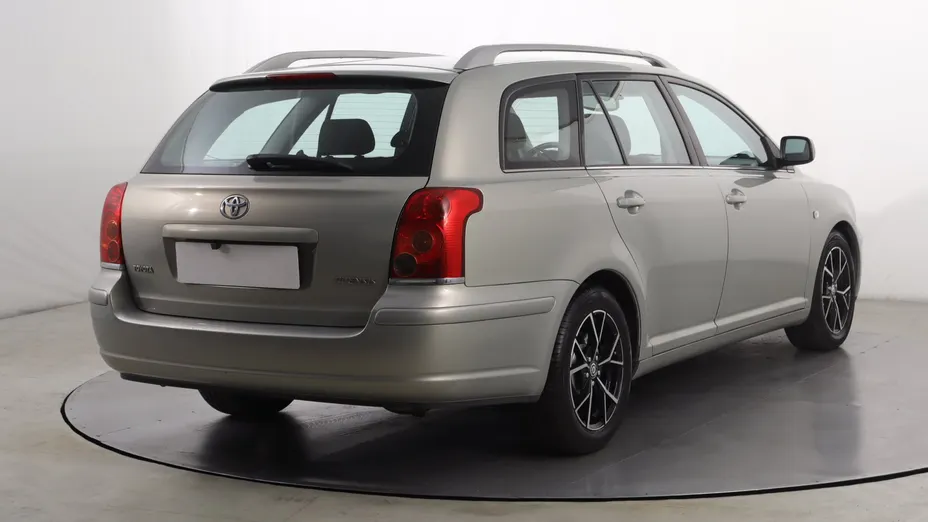 Toyota Avensis -