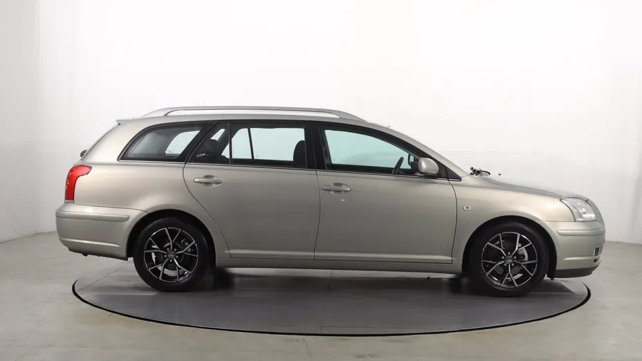 Toyota Avensis -