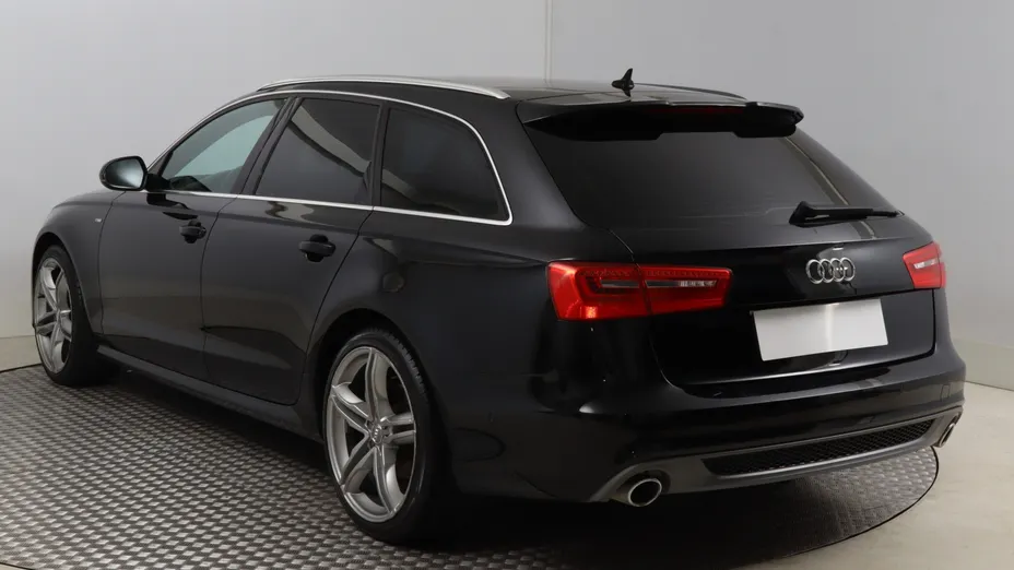 Audi A6 -
