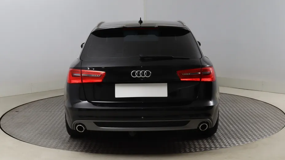 Audi A6 -