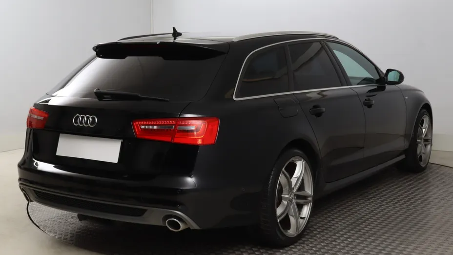 Audi A6 -