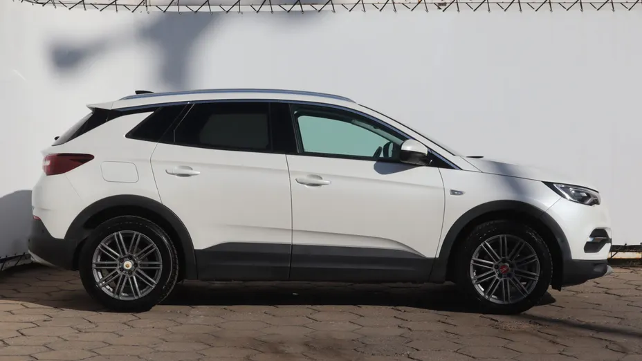 Opel Grandland -