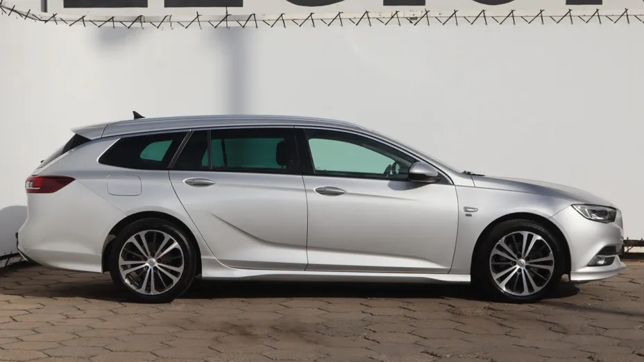 Opel Insignia -