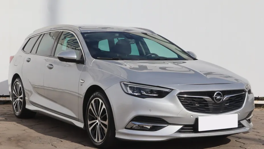 Opel Insignia -