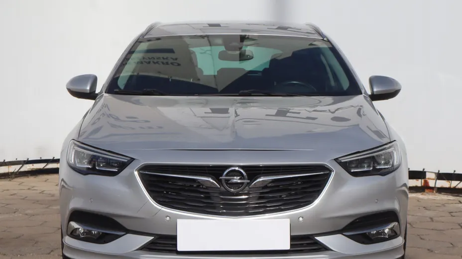 Opel Insignia -