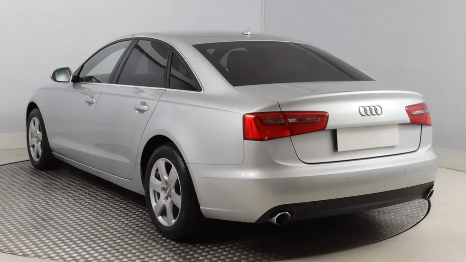 Audi A6 -