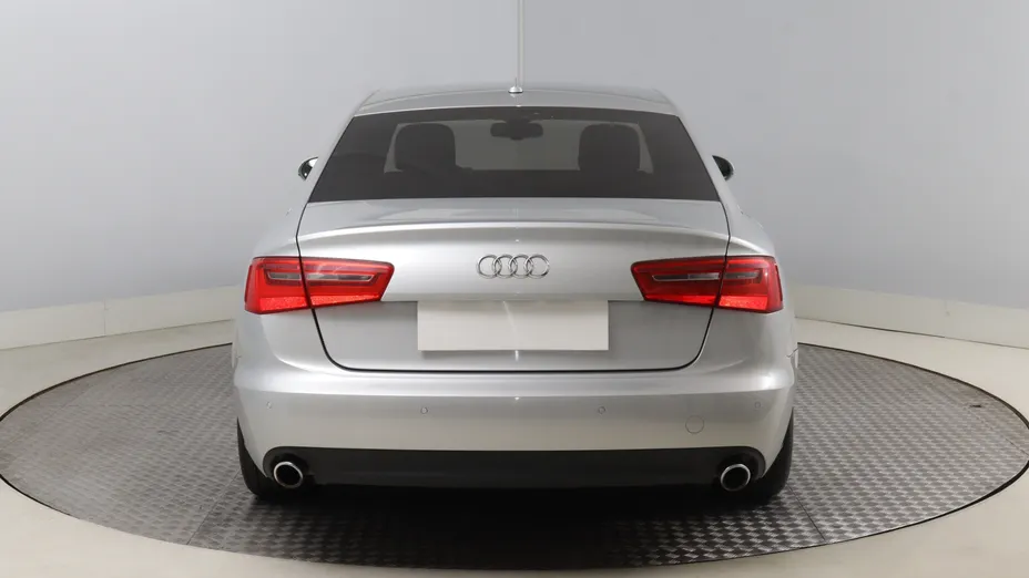 Audi A6 -
