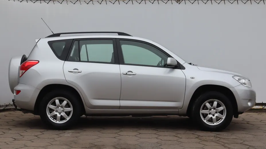 Toyota RAV4 -