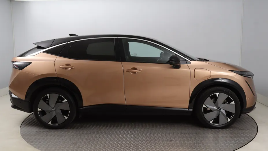 Nissan Ariya -