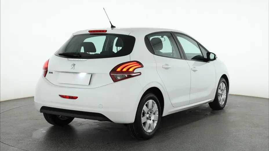 Peugeot 208 -
