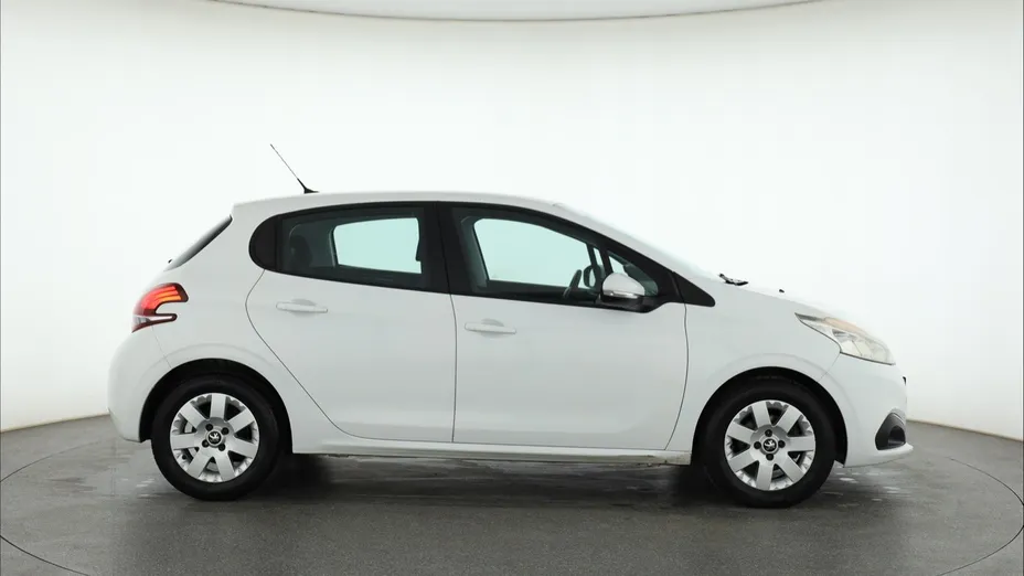 Peugeot 208 -