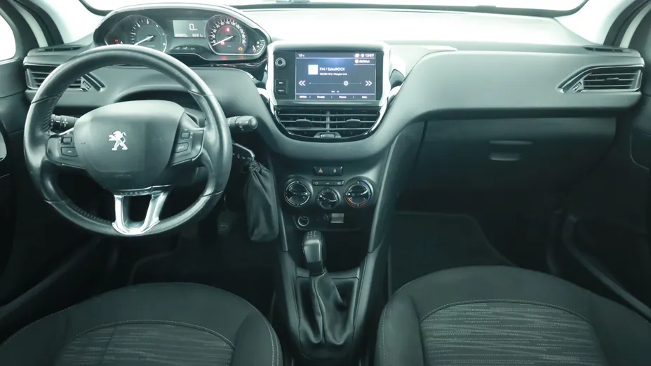 Peugeot 208 -