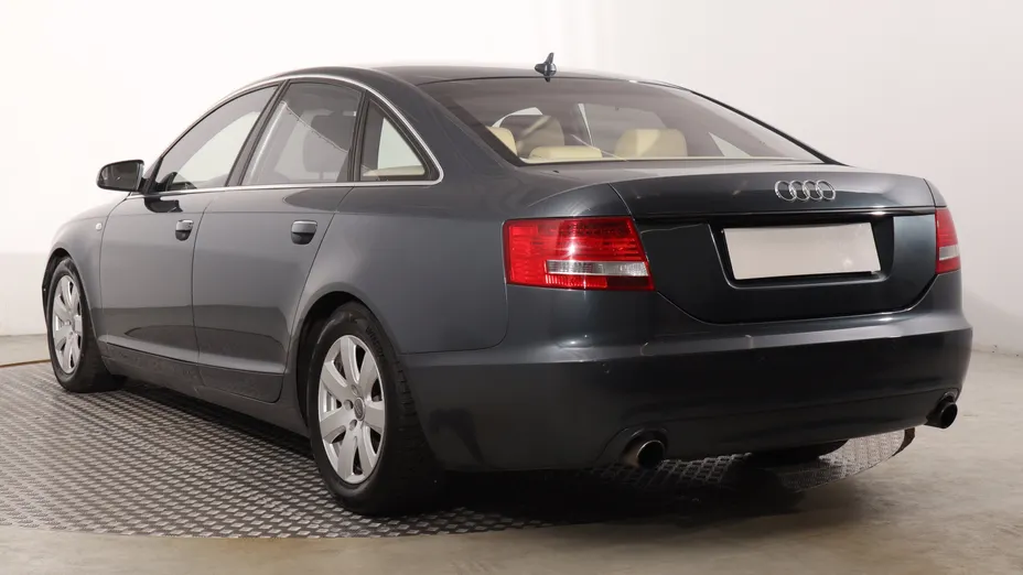 Audi A6 -