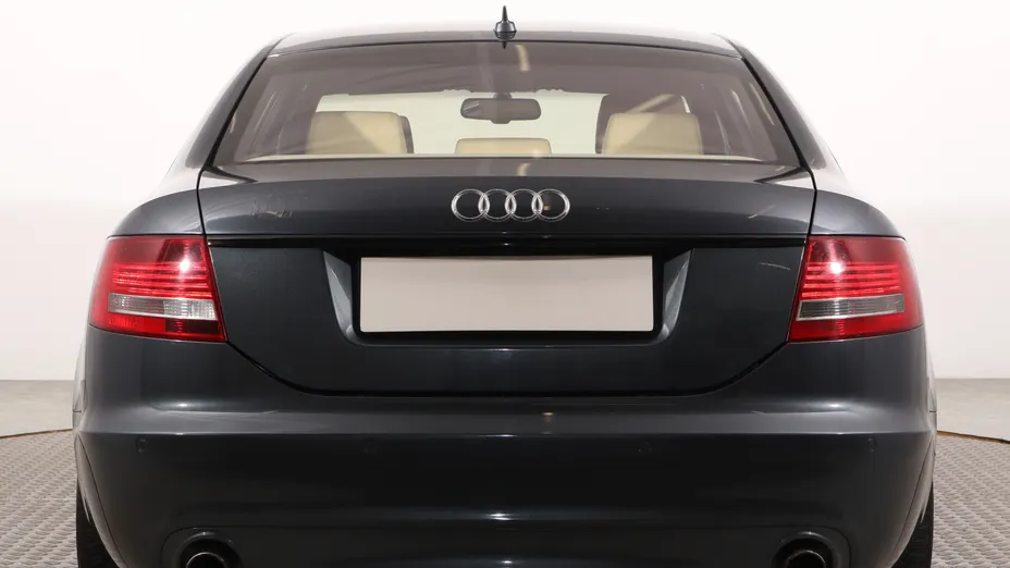 Audi A6 -