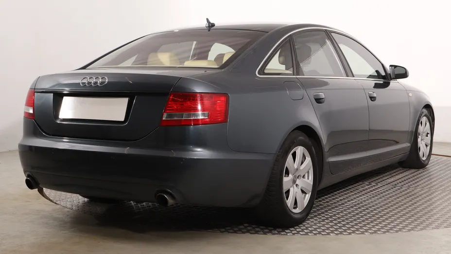 Audi A6 -