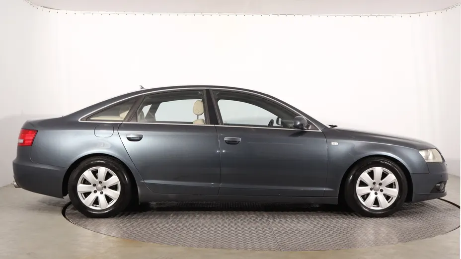 Audi A6 -