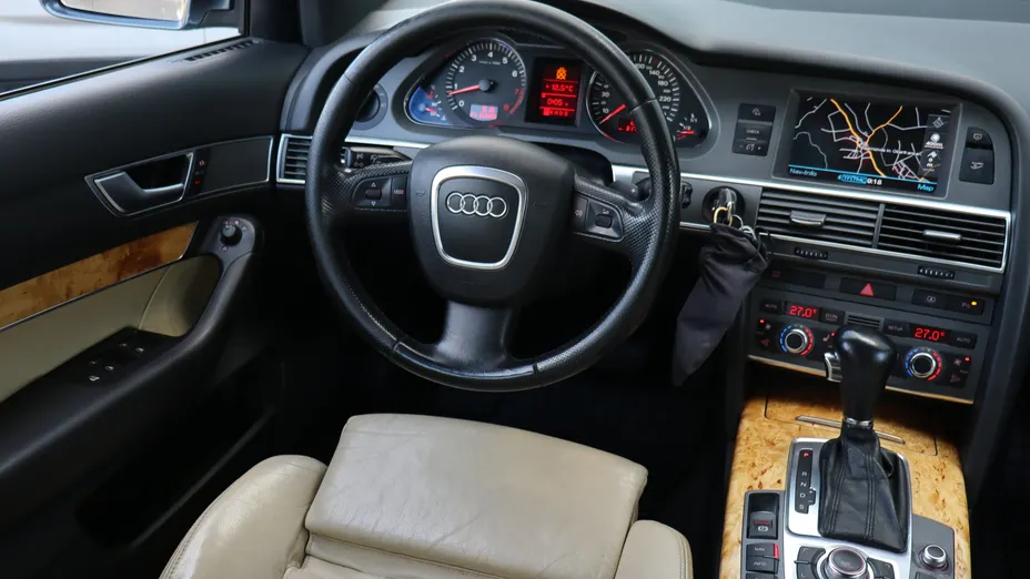 Audi A6 -