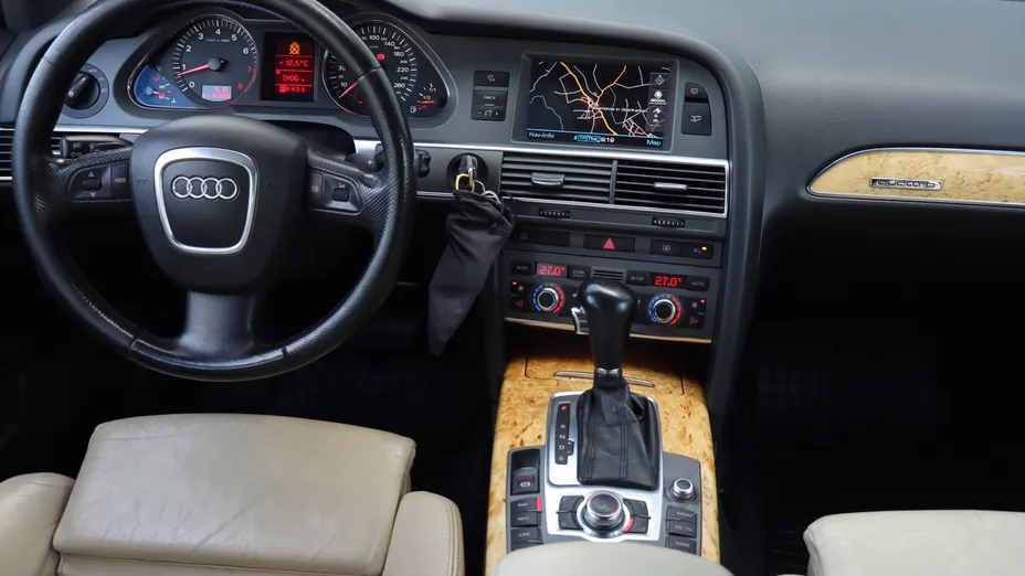 Audi A6 -