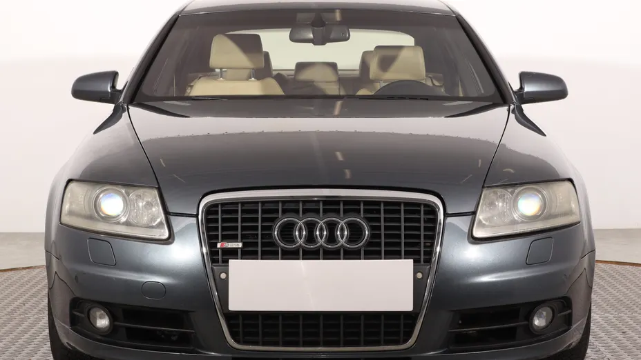Audi A6 -