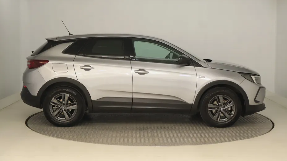 Opel Grandland -