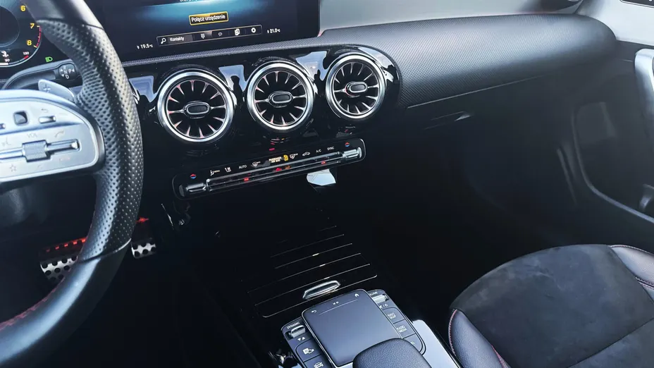 MERCEDES-BENZ CLA CLA 200 AMG Line 7G-DCT