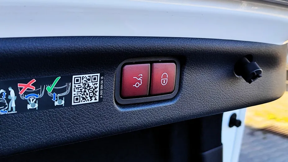 MERCEDES-BENZ C Klasa C 200 mHEV 4-Matic AMG