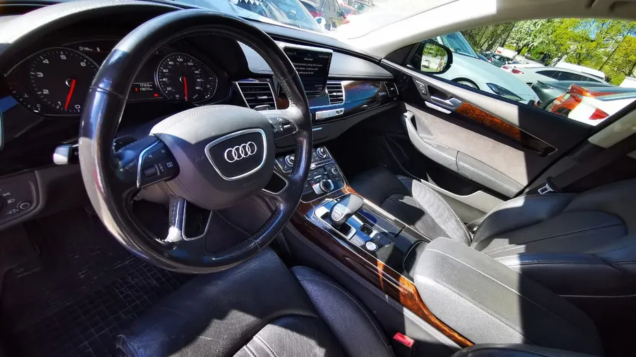 AUDI A8 -