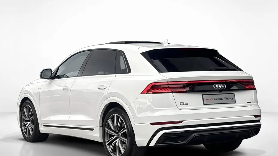 AUDI Q8 -