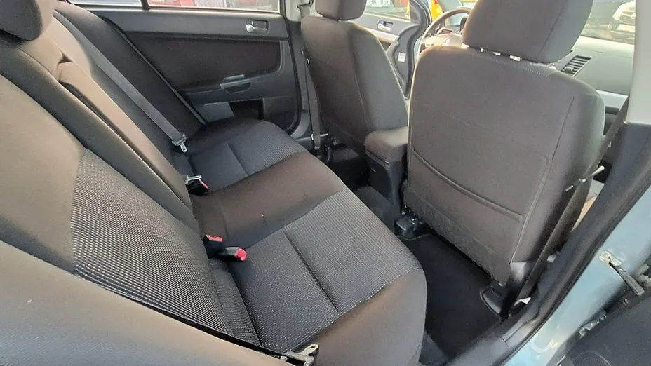 MITSUBISHI Lancer -
