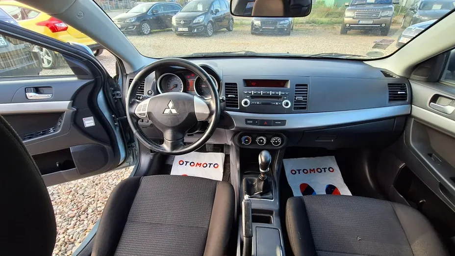 MITSUBISHI Lancer -