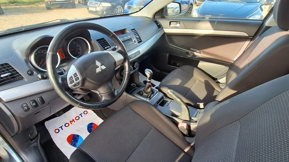 MITSUBISHI Lancer -