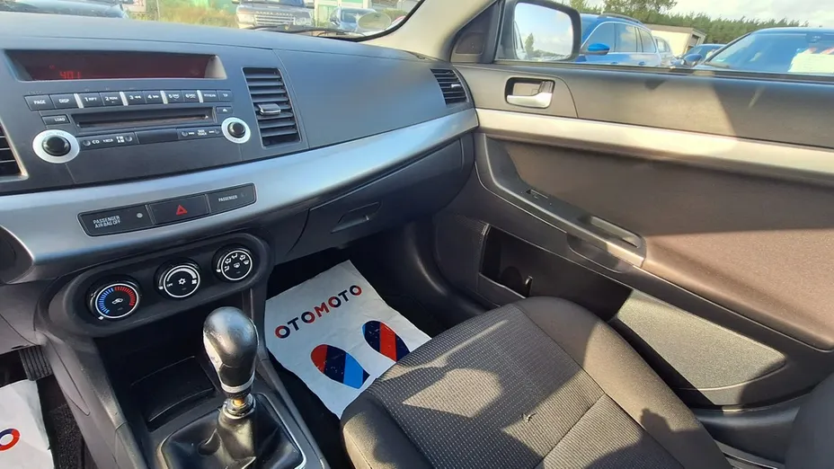 MITSUBISHI Lancer -