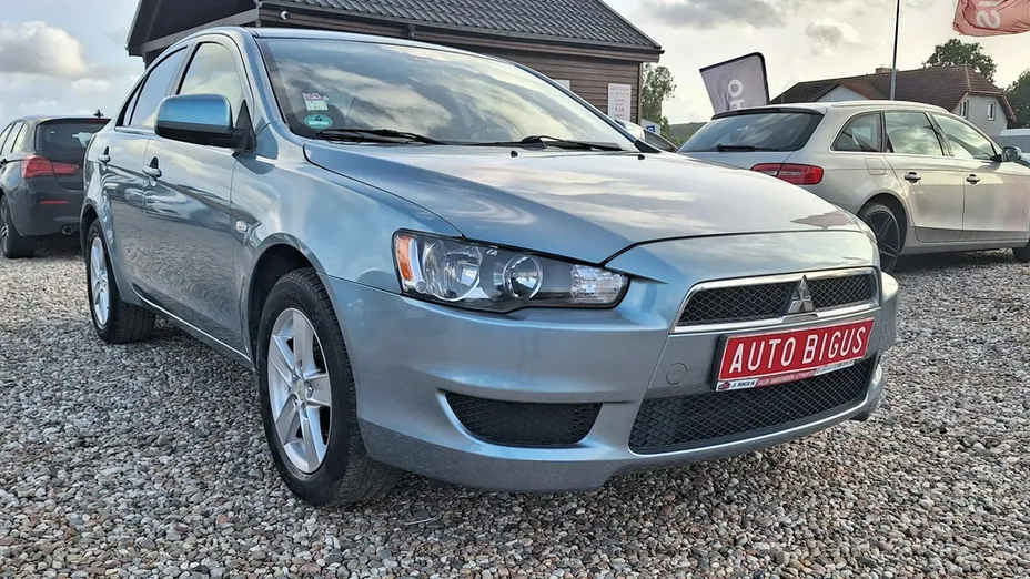 MITSUBISHI Lancer -