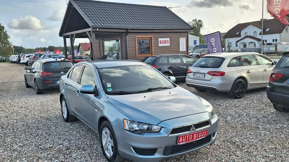 MITSUBISHI Lancer -