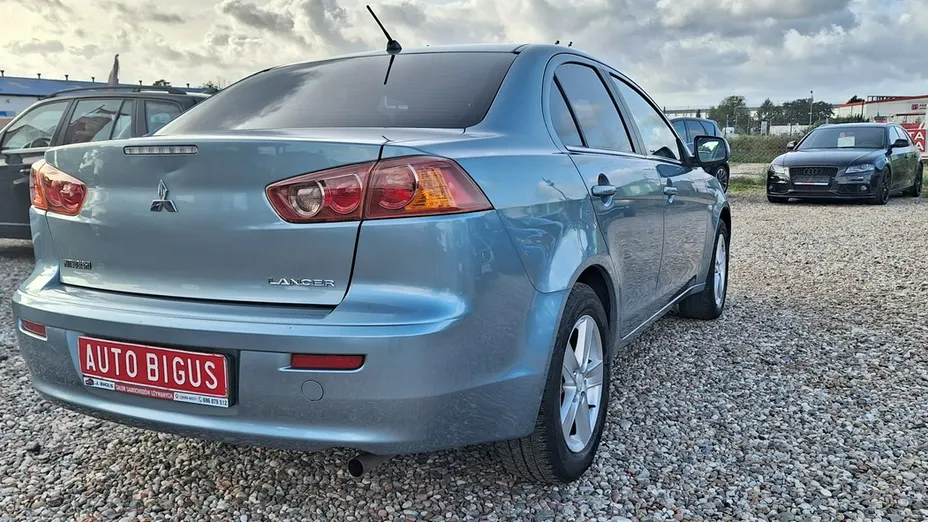 MITSUBISHI Lancer -