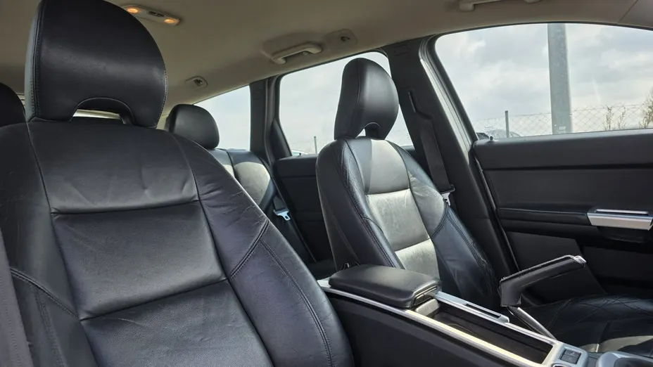 VOLVO V50 -
