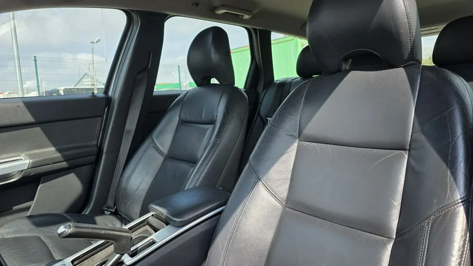 VOLVO V50 -