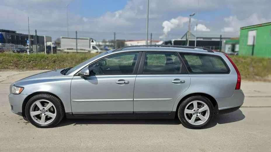 VOLVO V50 -