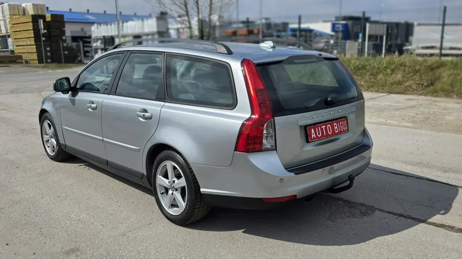 VOLVO V50 -