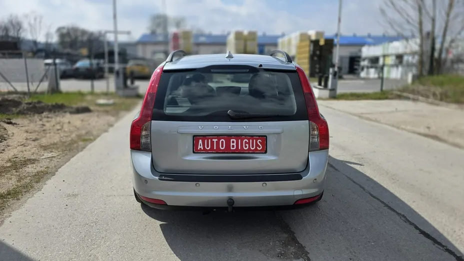 VOLVO V50 -