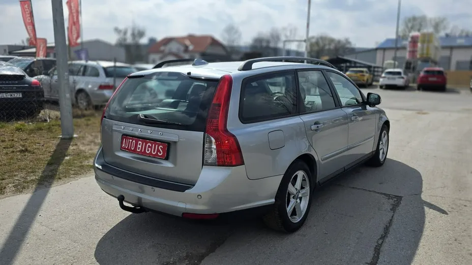 VOLVO V50 -