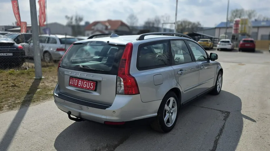 VOLVO V50 -