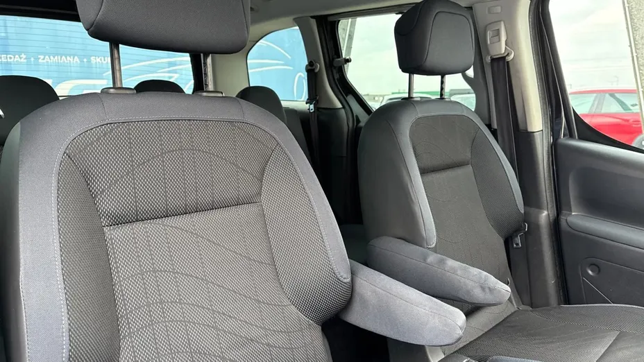 PEUGEOT Partner Van -