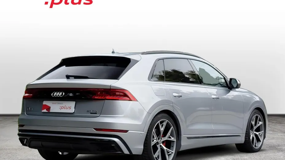 AUDI Q8 -