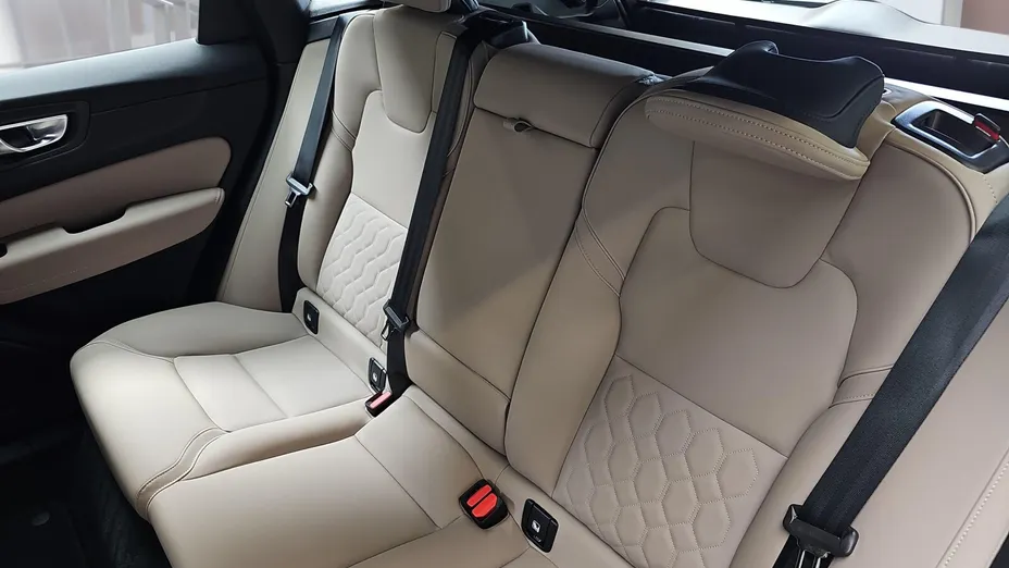 VOLVO XC60 XC60 B5 B AWD Plus Dark aut