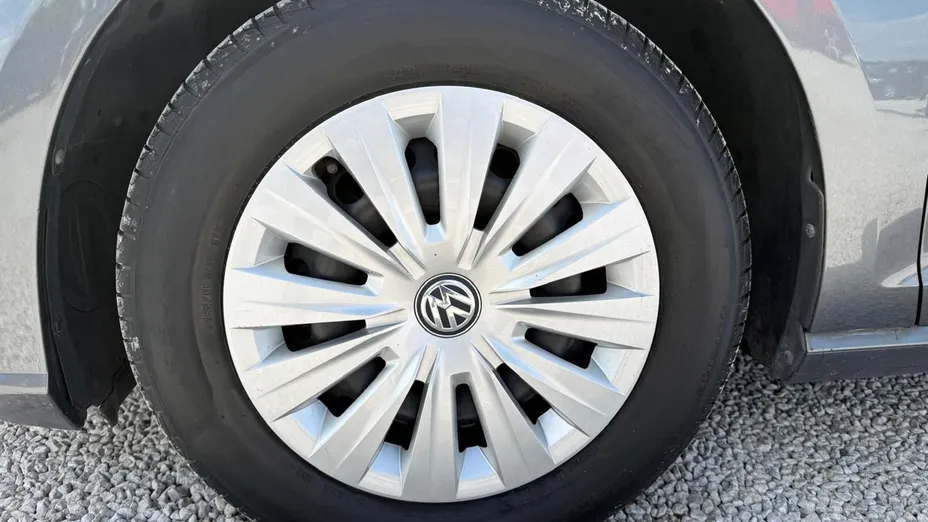 VOLKSWAGEN Golf -