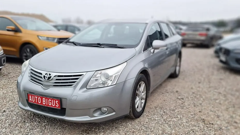TOYOTA Avensis -