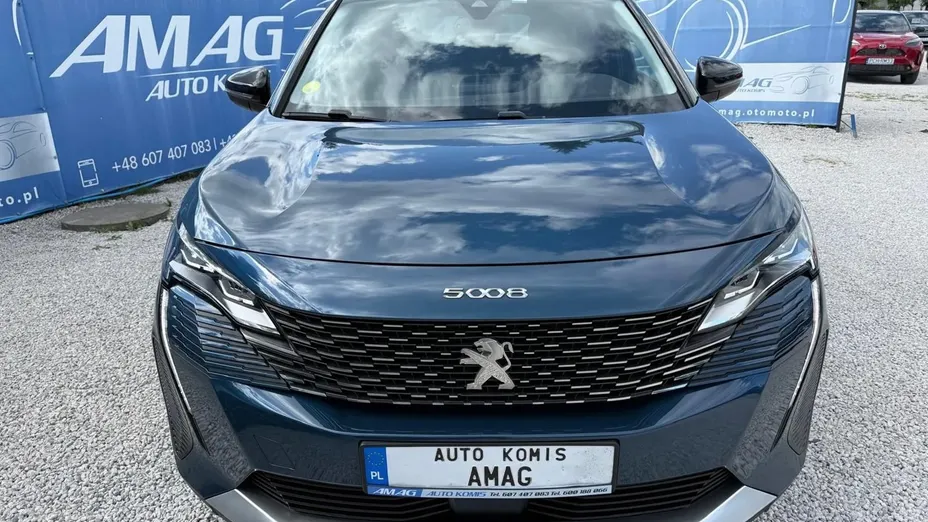 PEUGEOT 5008 -